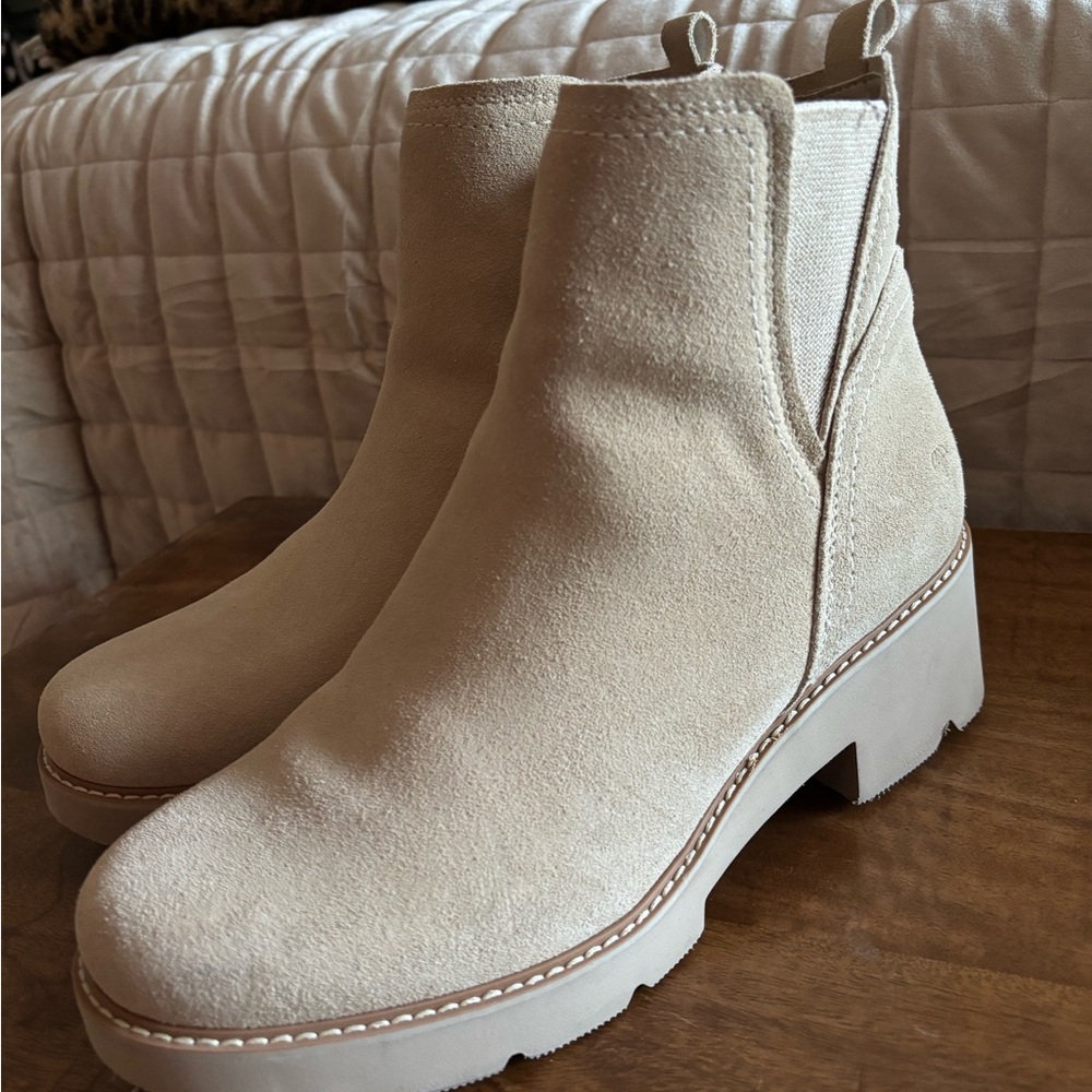 Naturalizer Cream Ankle Booties